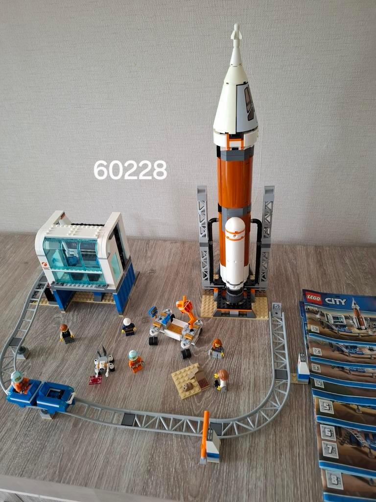 LEGO City 60228 Ruimteraket met lanceerbasis, Kinderen en Baby's, Speelgoed | Duplo en Lego, Zo goed als nieuw, Lego, Complete set