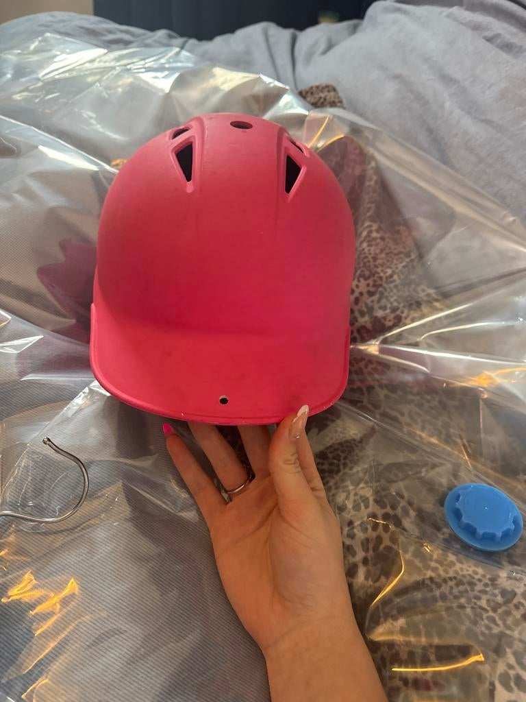 Softbal helm - Bescherm je hoofd!, Sport en Fitness, Honkbal en Softbal, Ophalen of Verzenden, Gebruikt, Overige typen