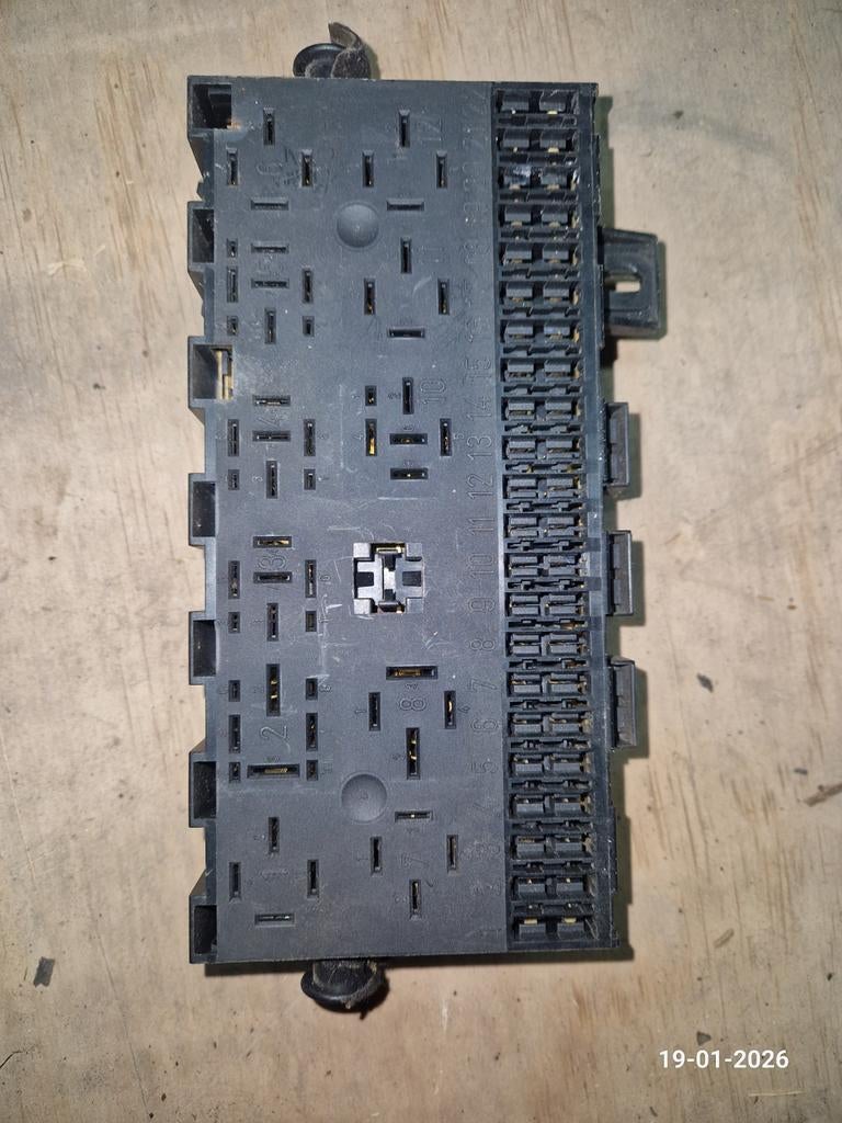 VW zekeringkast 171941813D / 171941821D, Auto-onderdelen, Ophalen of Verzenden, Gebruikt, Audi