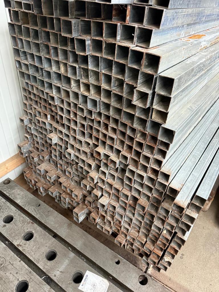 Scherp geprijsde kokerprofielen 50x50, 40x40, 50x30 - 2400mm, Doe-het-zelf en Verbouw, Metalen, Ophalen, Gebruikt, IJzer