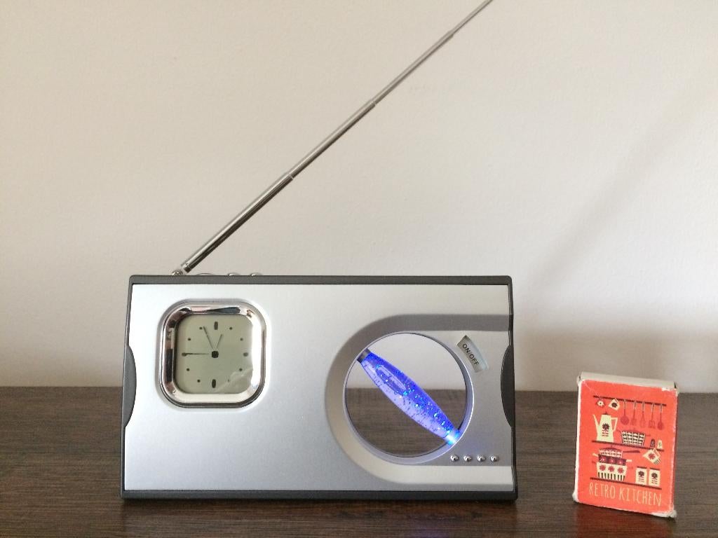 Space age neon inmini radiootje micro wekkertje modern klein, Ophalen of Verzenden, Zo goed als nieuw, Radio