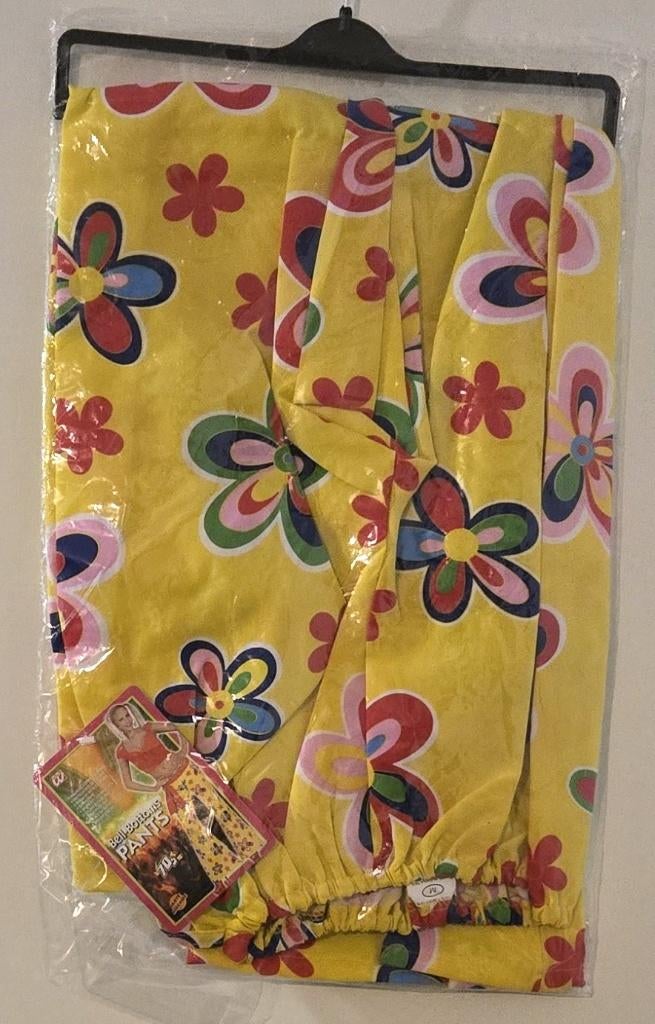 Nieuw Flower Power jaren 70 broek geel mt M, Maat 38/40 (M), Carnaval, Nieuw, Ophalen of Verzenden