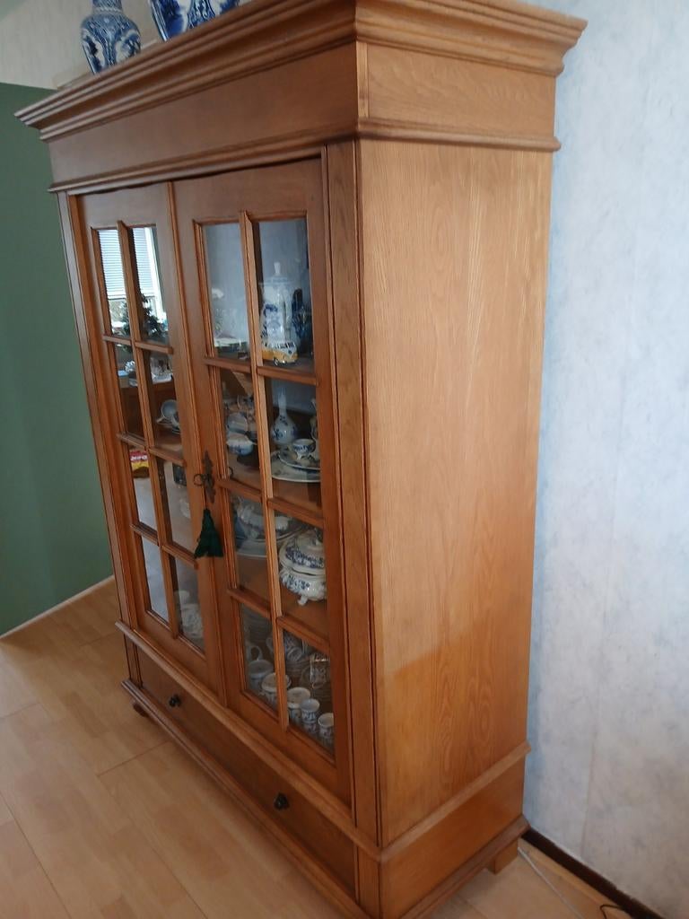 Tekoop vitrinekast, Ophalen, 50 tot 100 cm, Zo goed als nieuw, 150 tot 200 cm