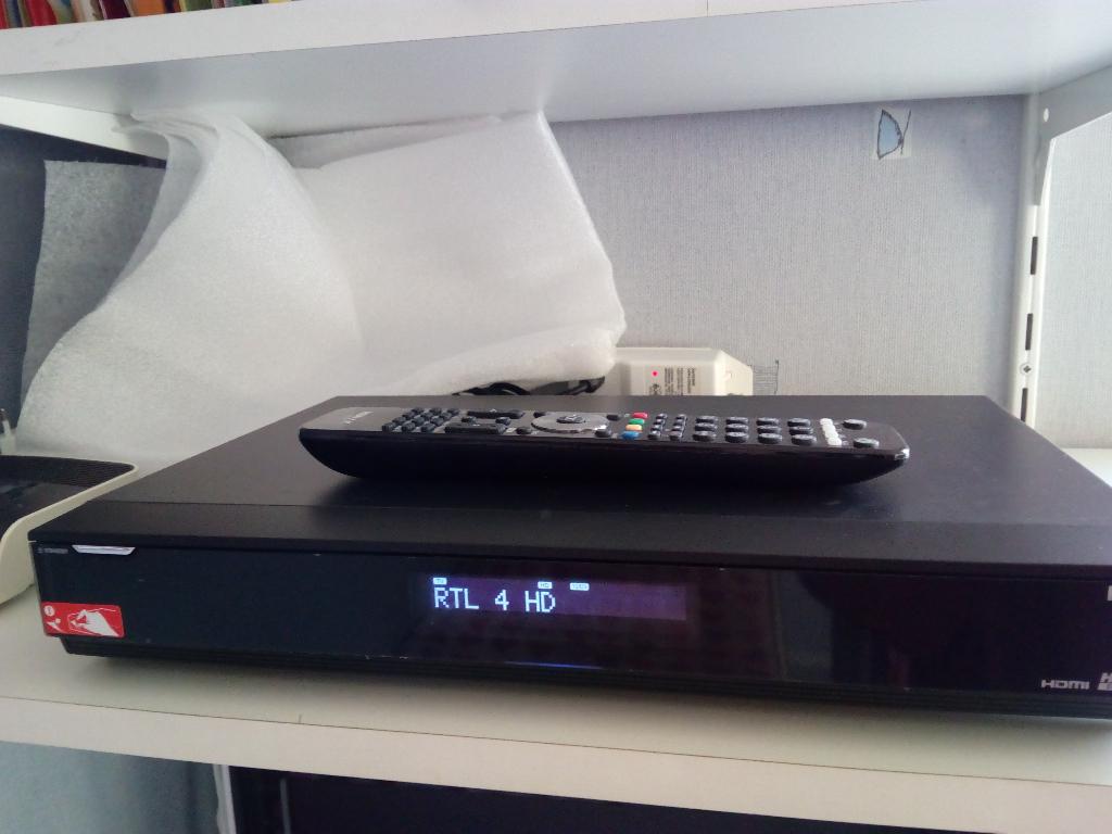 Humax 5200 met afstandsbediening, Ophalen