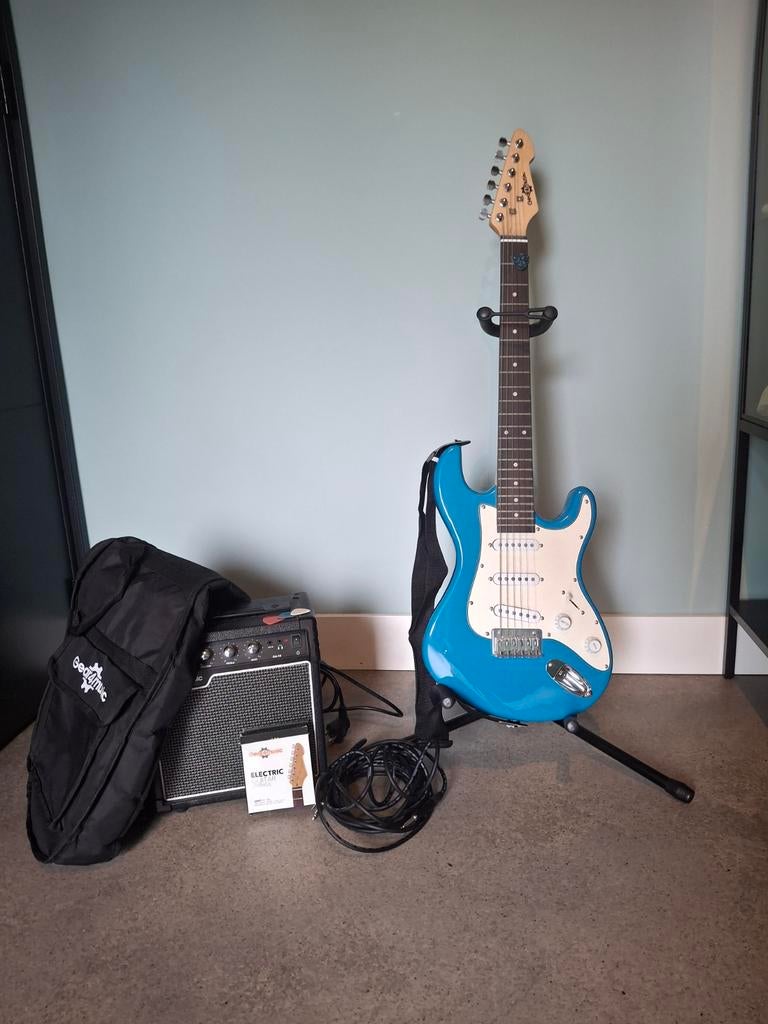 Gear4music Kindergitaar Compleet met Accessoires, Gebruikt, Met versterker, Solid body, Ophalen