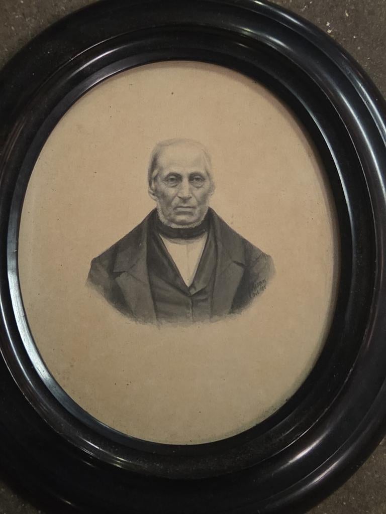 Antieke zwarte houten ovale fotolijsten, Ophalen