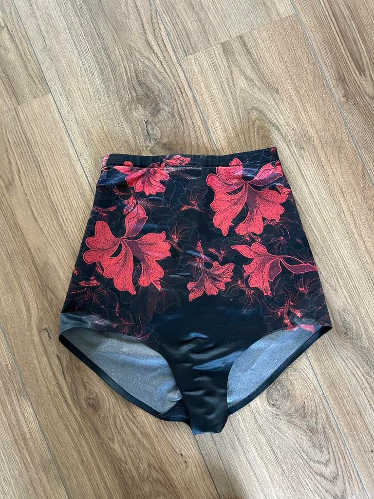 Triumph corrigerende onderbroek maat S, Kleding | Dames, Ondergoed en Lingerie, Ophalen of Verzenden, Zwart, Slip