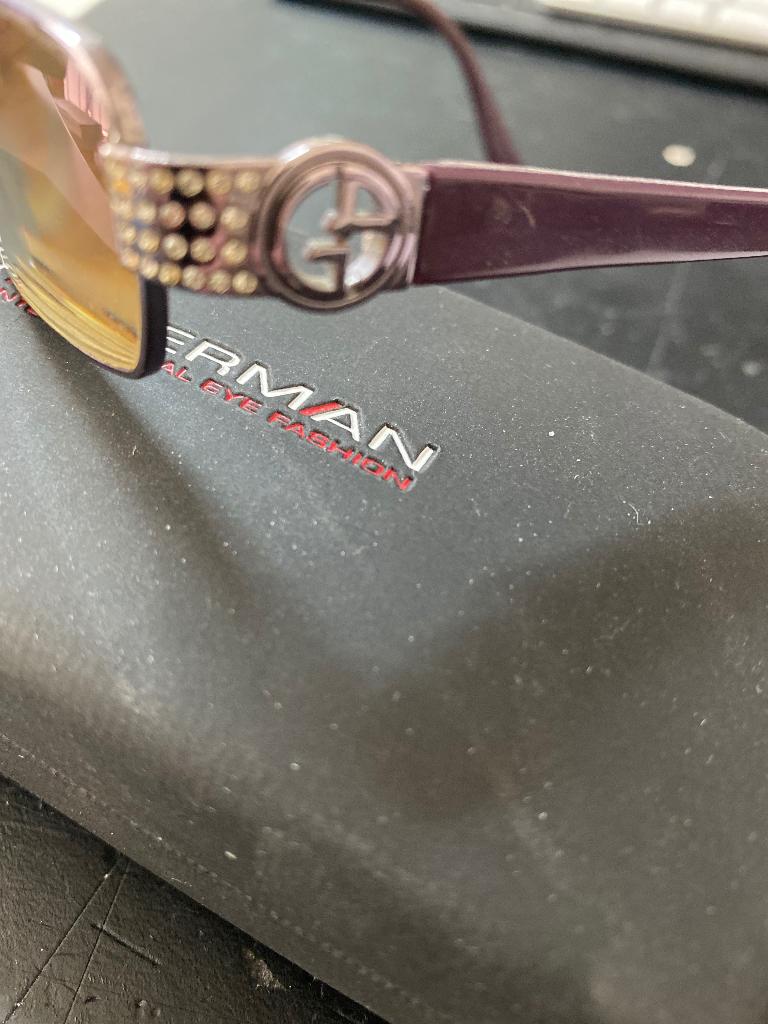 dames montuur Gorgio Armani, Overige merken, Paars, Ophalen of Verzenden, Zo goed als nieuw