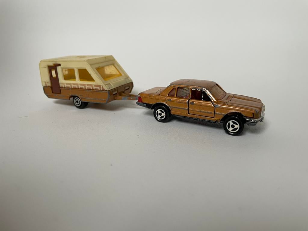 model MB Mercedes Benz 450 SE met caravan, Majorette 1/50, Ophalen of Verzenden, Gebruikt, Auto, Majorette