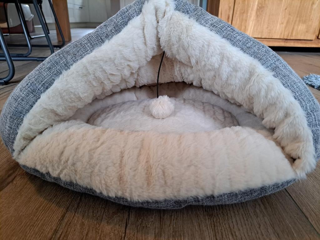 Flamingo slaapgrot voor kat of kleine hond, Ophalen, Zo goed als nieuw