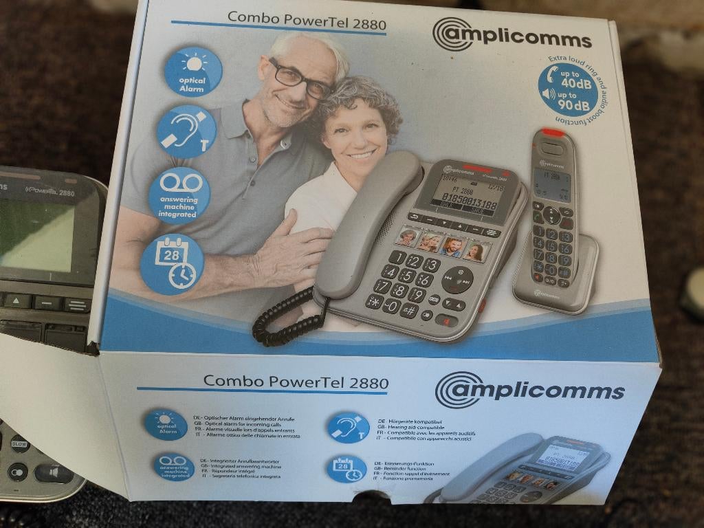 verschillende telefoons, waaronder 1 met grote cijfers, Ophalen