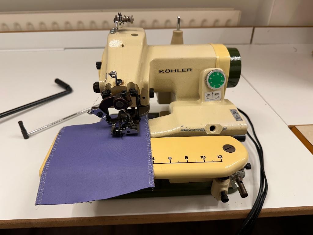 Blindzoommachine Köhler - gebruikt maar goed werkend, Hobby en Vrije tijd, Naaimachines en Toebehoren, Overige merken, Gebruikt