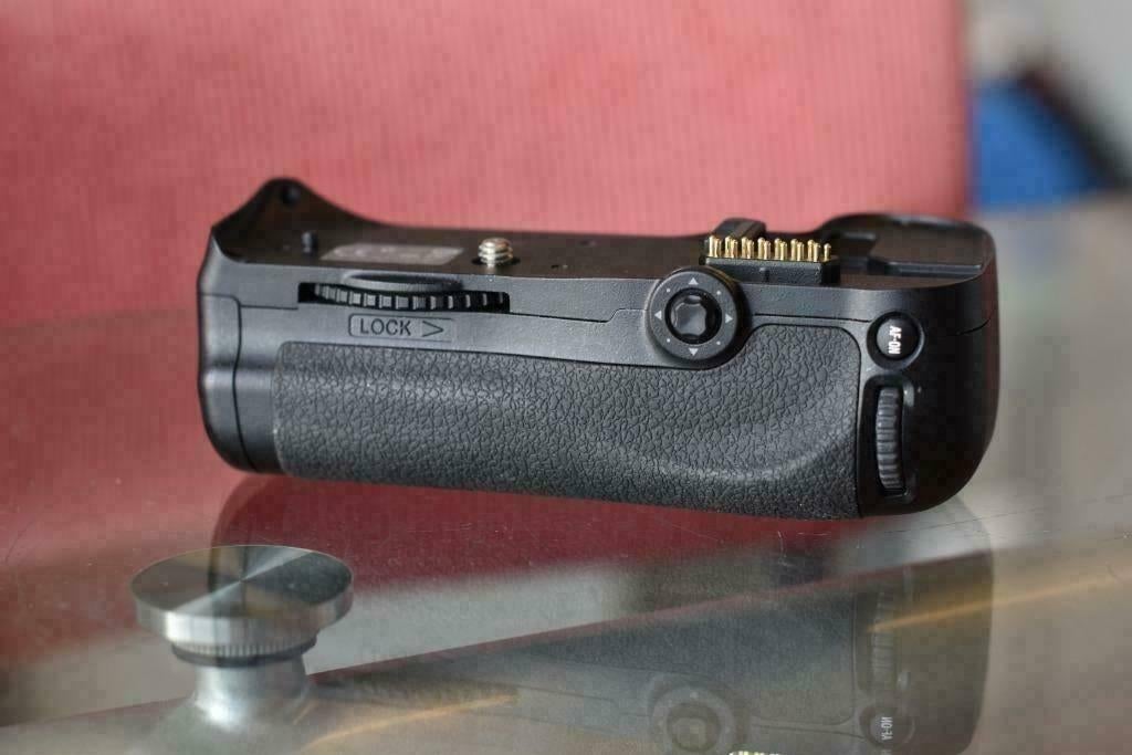 Nikon MB-D10 verticale grip voor D700 (e) en D300 (s), Ophalen of Verzenden, Zo goed als nieuw, Nikon.nl@cffcommunications.nl