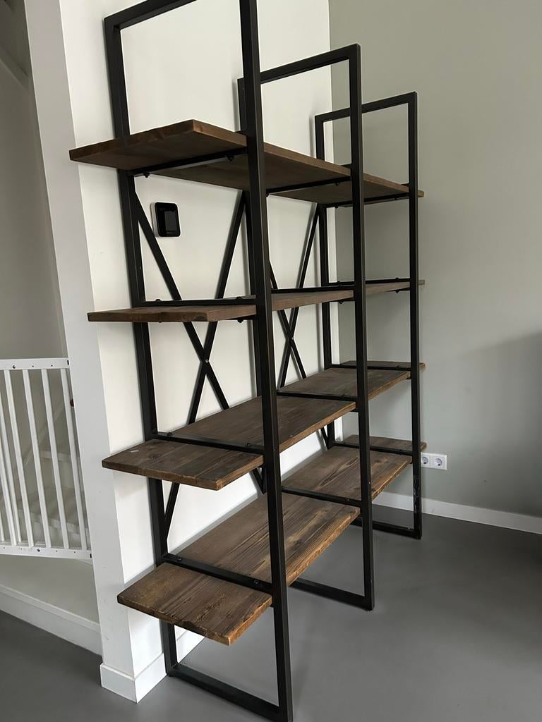 Industriële YAYA kast met 4 planken, Huis en Inrichting, Kasten | Boekenkasten, Ophalen, Met plank(en), 100 tot 150 cm, Zo goed als nieuw