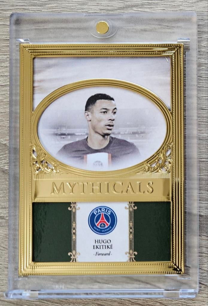 Hugo Ekitike 2023 Futera Mythicals Gold /9 Rookie Kaart, Ophalen of Verzenden, Zo goed als nieuw, Buitenlandse clubs, Spelerskaart
