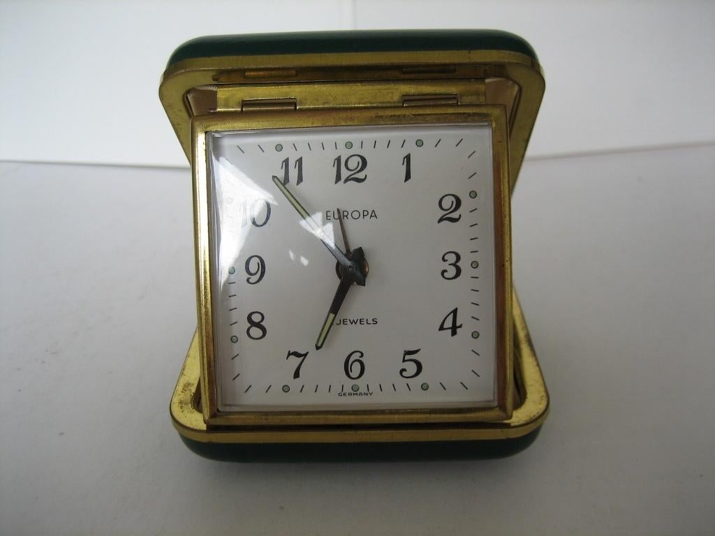 Europa Travel Alarm Clock Green & Gold, Ophalen of Verzenden, Gebruikt, Wekker of Tafelklok