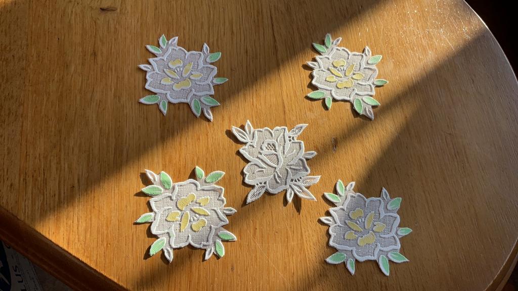5 strijkemblemen bloemen, Hobby en Vrije tijd, Kledingapplicaties en Hotfix, Ophalen of Verzenden, Nieuw
