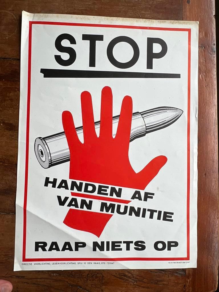 Poster Legervoorlichting Handen af van Munitie KL Defensie, Ophalen of Verzenden, Nederland, Landmacht
