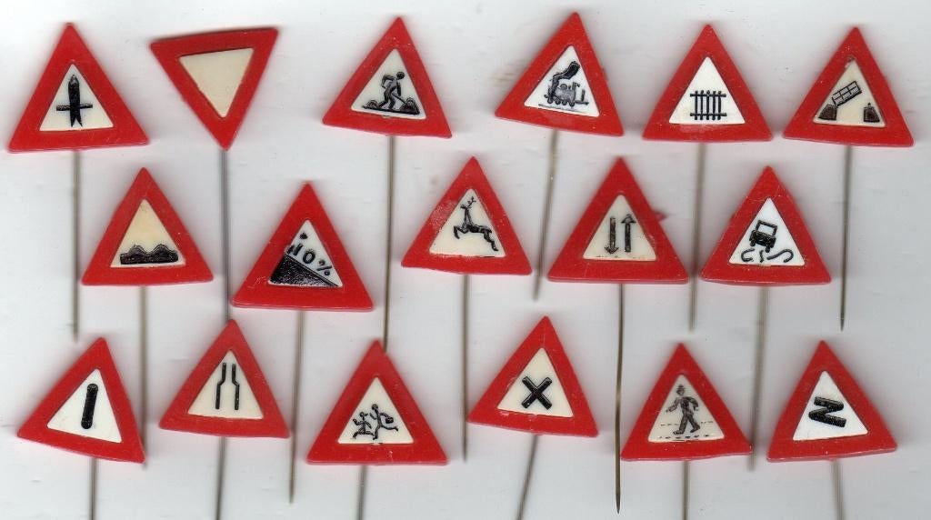 17 speldjes VERKEERSBORDEN DRIEHOEK (A9), Verzenden, Gebruikt, Overige onderwerpen