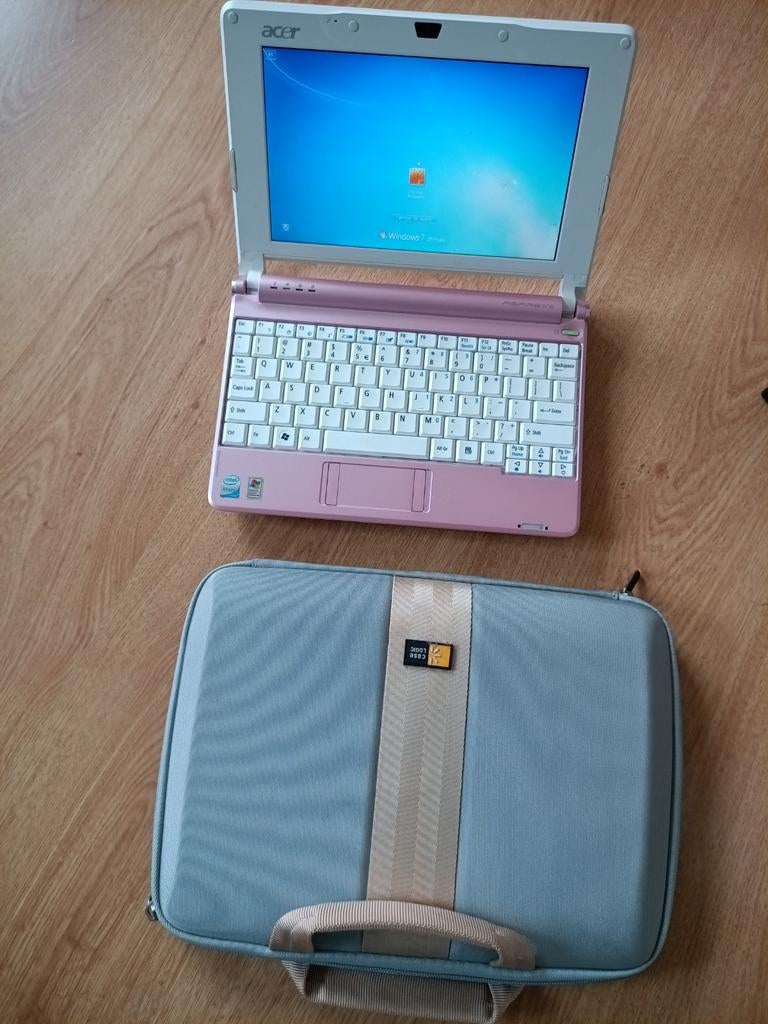 Acer Aspire One Netbook Roze met Hoes - Zo goed als nieuw, Computers en Software, Windows Laptops, HDD, Minder dan 4 GB, Qwerty