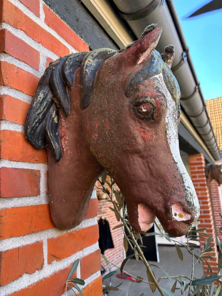 Twee stenen bustes van paardenhoofden - Wanddecoratie, Ophalen, Gebruikt, Dier