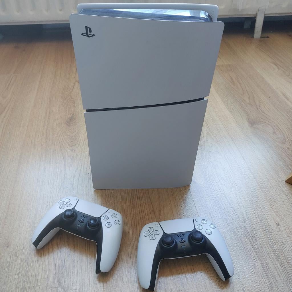 Ps5 Slim Digital met 2 controllers, Spelcomputers en Games, Spelcomputers | Sony PlayStation 5, Ophalen, Zo goed als nieuw, Playstation 5 Digital