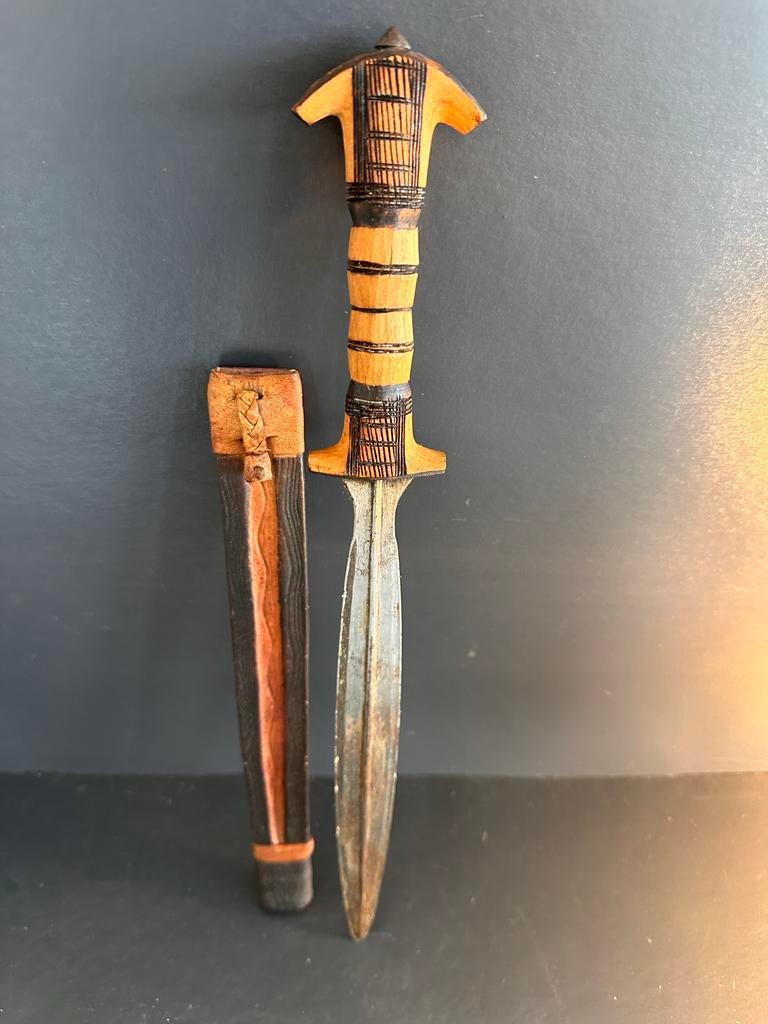 Vintage Afrikaans decoratief mes met schede, Ophalen of Verzenden
