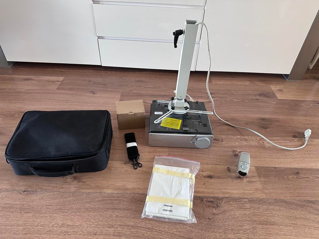 Toshiba beamer tdp-t90 projector plafondsteun, Ophalen of Verzenden, Gebruikt, Toshiba