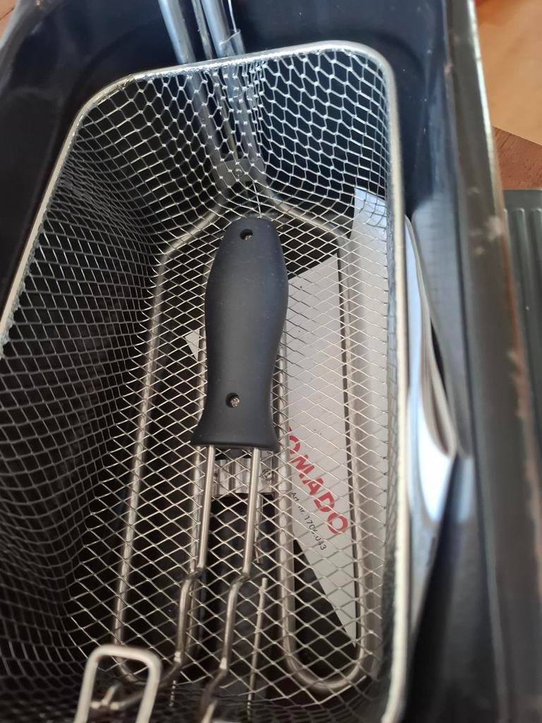 Tomado Frituurpan, Witgoed en Apparatuur, Frituurpannen, 2 tot 3 liter, Ophalen of Verzenden, Nieuw, Uitneembare binnenpan