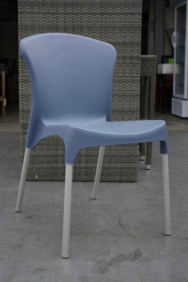 Partij leuke handige stoelen tuinstoelen stapelbaar terras