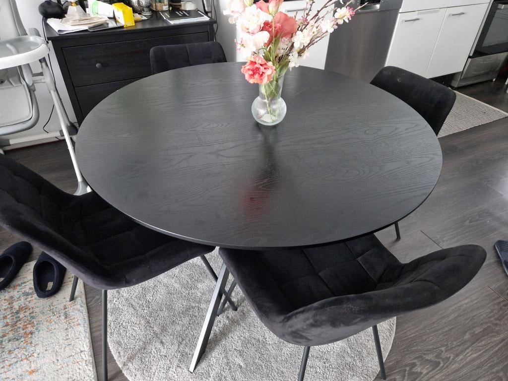 Zwarte eettafel met 4 stoelen - Industriële look, Gebruikt, Rond, Ophalen of Verzenden, Vier personen