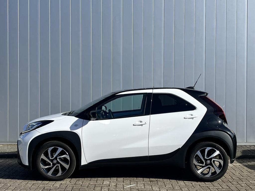 Toyota Aygo X 1.0 VVT-i MT Pulse Bi-Tone NL Auto Carplay Cli, 12 maanden, Stof, Gebruikt, 4 stoelen