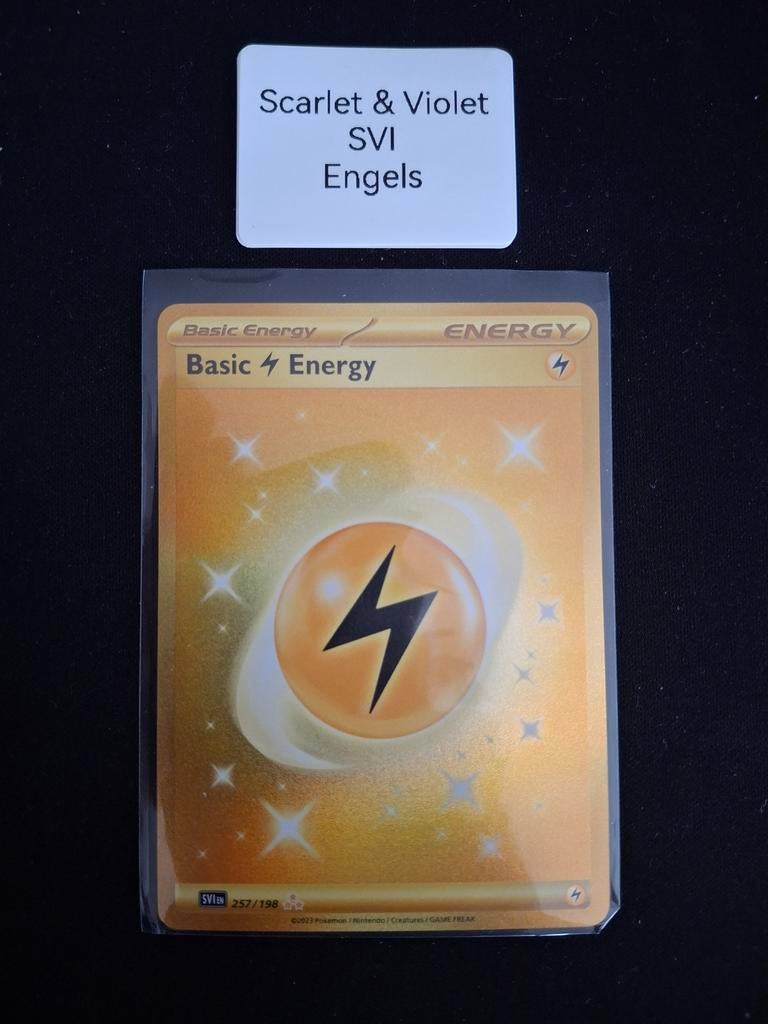 Pokémon TCG: Basic Lightning Energy (Gold) SVI 257/198, Ophalen of Verzenden, Zo goed als nieuw, Losse kaart, Foil
