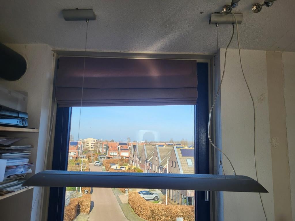 Twee hangende tl armaturen, Ophalen