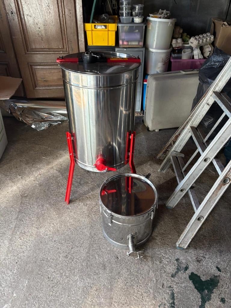 Honingslinger RVS, Bijen