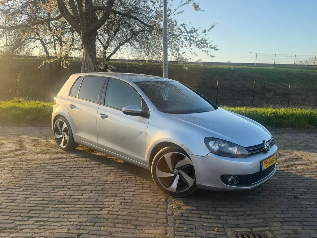 Volkswagen Golf 1.2 TSI 77KW 3D 2011 Grijs, Voorwielaandrijving, 4 cilinders, 610 kg, 49 €/maand