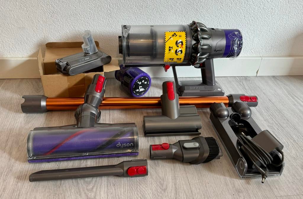 Als nieuw! Dyson V10 draadloze stofzuiger + nieuwe accu, Witgoed en Apparatuur, Stofzuigers, Zo goed als nieuw, Stofzuiger, Minder dan 1200 watt