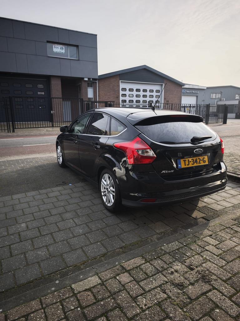 Ford Focus 1.0 Ecoboost 92KW 5D 2014 Zwart, 125 pk, 635 kg, Zwart, 1200 kg