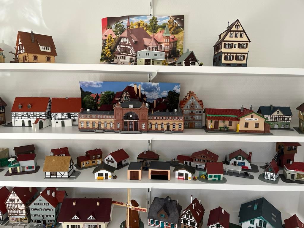Heel veel modelbouw huisjes, Hobby en Vrije tijd, Modeltreinen | N-Spoor, Gelijkstroom of Wisselstroom, Overige typen, Zo goed als nieuw