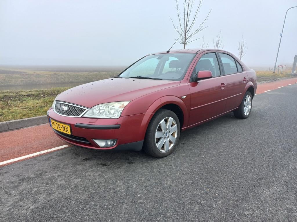 Ford Mondeo 1.8 16V AIRCO 2006 APK 05-02-2027!, Auto's, Ford, 125 pk, 4 cilinders, Mondeo, Origineel Nederlands
