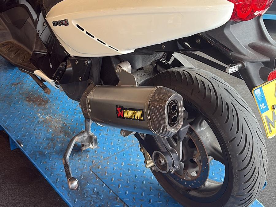 Originele Akrapovič Uitlaat Gilera GP 800 Aprilia SRV 850, Ophalen of Verzenden