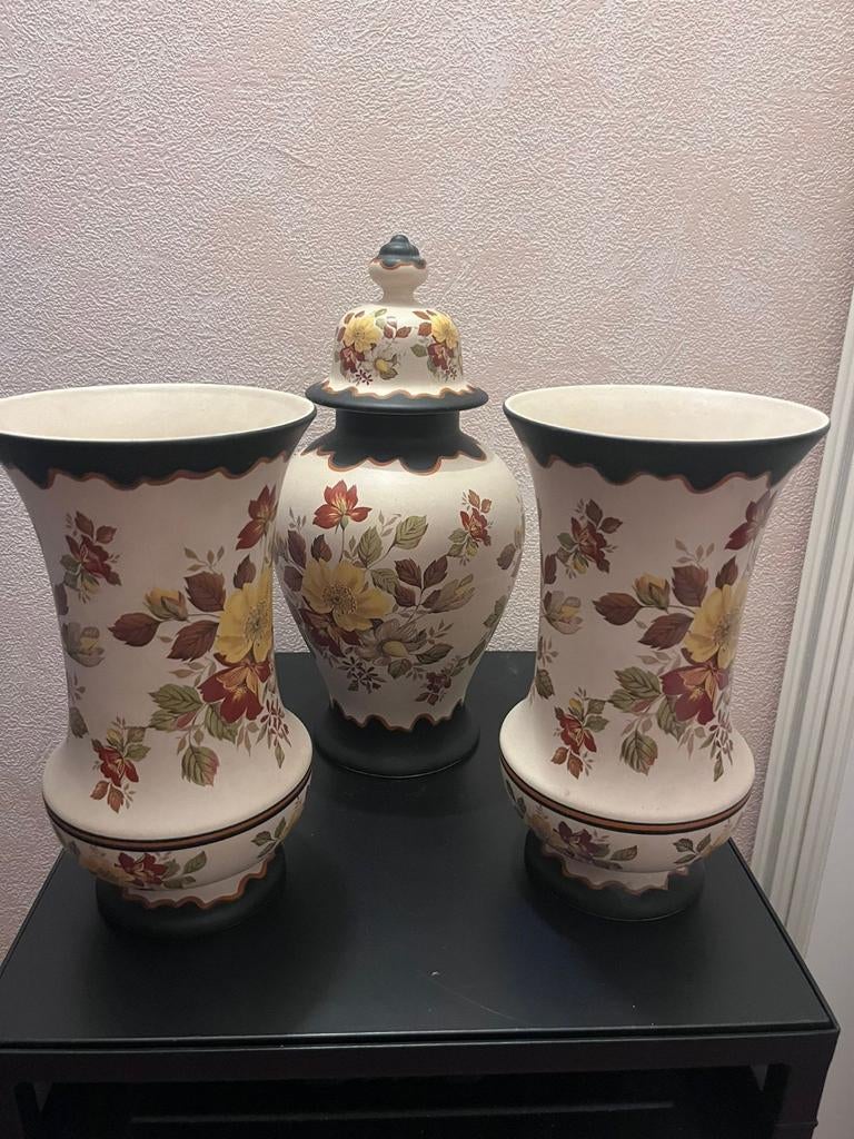 Driedelig kaststel Gouda Plateel Modica bloemmotief, Antiek en Kunst, Antiek | Keramiek en Aardewerk, Ophalen