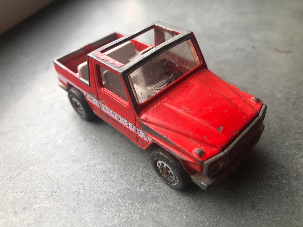 Rode SIKU brandweer ‘jeep’ - een Mercedes-Benz 280 GE, Ophalen of Verzenden, Gebruikt, Auto