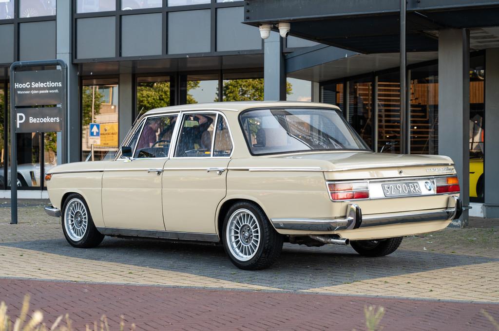 BMW 2000 Automatic (bj 1971, automaat), Auto's, Oldtimers, Automaat, Beige, 4 stoelen, Beige