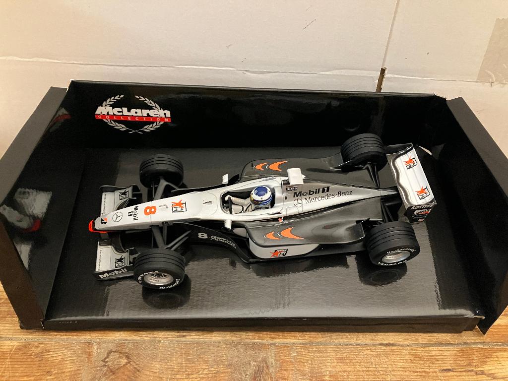✅ Mika Häkkinen 1:18 McLaren Mercedes MP4/13 World Champion, Ophalen of Verzenden, Zo goed als nieuw, Formule 1
