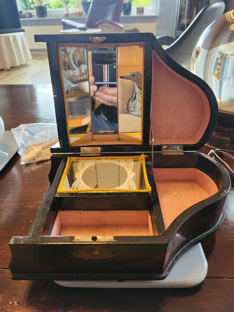 Antieke Japanse lakwerk sieradendoos in pianovorm, Ophalen of Verzenden