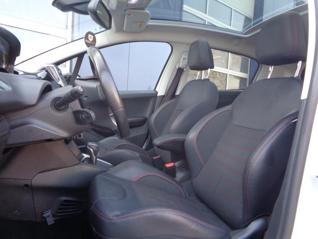 Peugeot 208 1.2 PureTech GT-line 110PK Automaat Clima Cruise, Auto's, Peugeot, Gebruikt, Euro 6, 1199 cc, Bedrijf