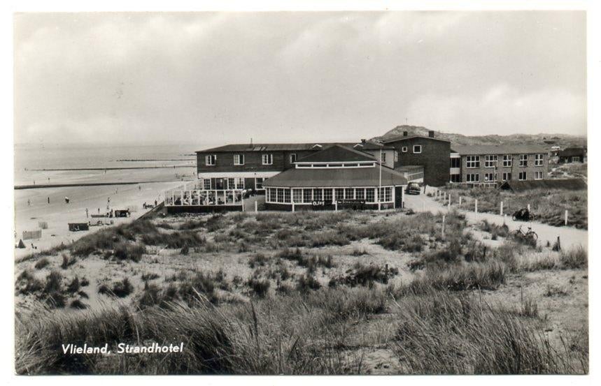 Vlieland Strandhotel 1962, Verzamelen, Ansichtkaarten | Nederland, Ophalen, 1960 tot 1980, Gelopen, Waddeneilanden