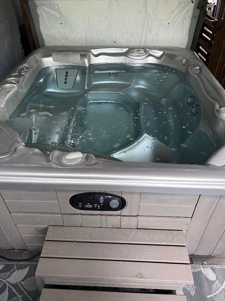Jacuzzi 6 persoons, Ophalen, Gebruikt, Vast