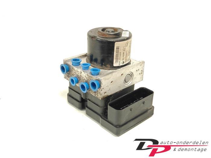 ABS Pomp van een Renault Twingo